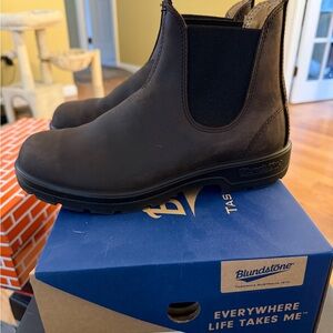 Blundstone 2340 size 9.5 women’s